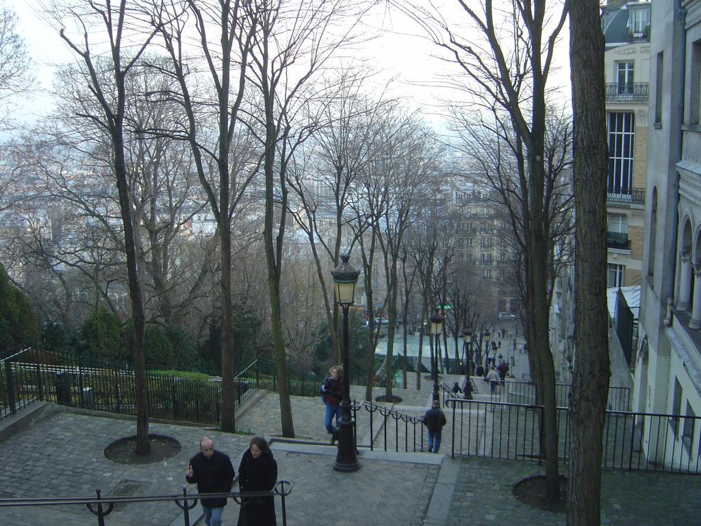 Duplex De Charme Au Coeur De Montmartre Paris Exterior foto
